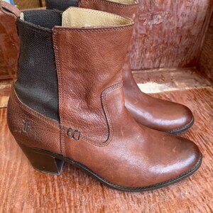 Womens Frye Boots Size 9 1/2 they need a polish